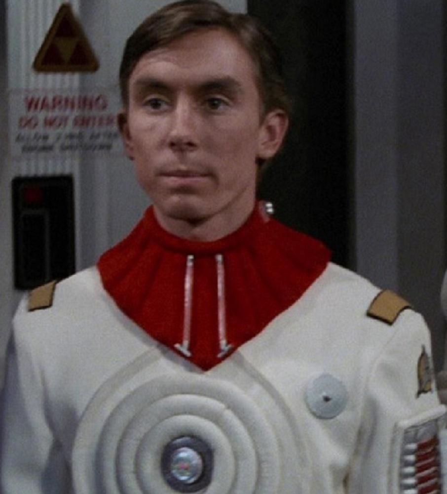 Engineering radiation suit trainee collar tutorial - Star Trek Costume Guide